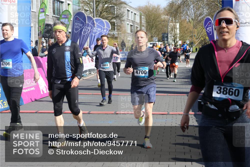 12.04.2026 - 45. Internationalen Wilhelmsburger Insellauf Strokosch-Dieckow http://msf.ph/oto/9457771 12.04.2026 10:47:11 Ziel 5538, 4706, 4700, 5803, 2206, 5421, 5626 meine-sportfotos.de