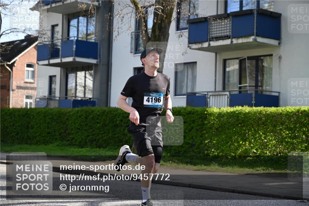 12.04.2026 - 45. Internationalen Wilhelmsburger Insellauf J. Mangold http://msf.ph/oto/9457772 12.04.2026 10:33:56 Ziel 2632, 2504, 4196, 5238, 5239, 5294, 3841, 3605, 2547, 3424, 3924, 4493, 4493, 3945, 3613, 2270, 4555, 2472, 2559, 3636, 3929, 5480, 3042, 3065, 2123 meine-sportfotos.de