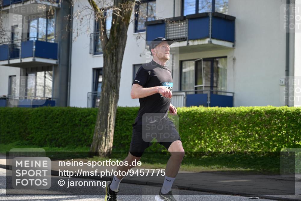 12.04.2026 - 45. Internationalen Wilhelmsburger Insellauf J. Mangold http://msf.ph/oto/9457775 12.04.2026 10:33:56 Ziel 2632, 2504, 4196, 5238, 5239, 5294, 3841, 3605, 2547, 3424, 3924, 4493, 4493, 3945, 3613, 2270, 4555, 2472, 2559, 3636, 3929, 5480, 3042, 3065, 2123 meine-sportfotos.de