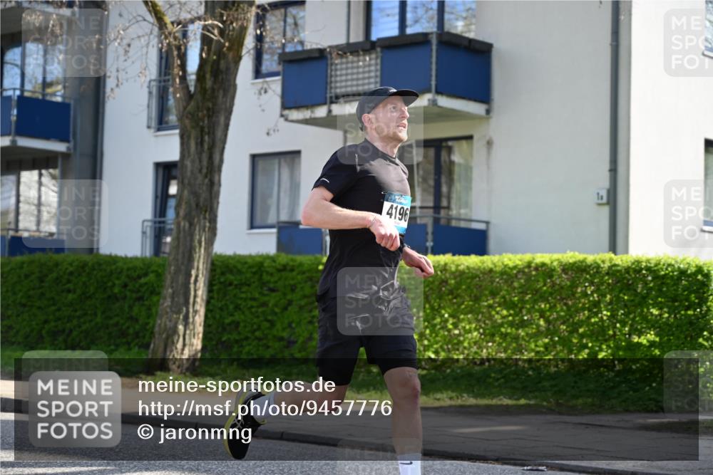 12.04.2026 - 45. Internationalen Wilhelmsburger Insellauf J. Mangold http://msf.ph/oto/9457776 12.04.2026 10:33:56 Ziel 2632, 2504, 4196, 5238, 5239, 5294, 3841, 3605, 2547, 3424, 3924, 4493, 4493, 3945, 3613, 2270, 4555, 2472, 2559, 3636, 3929, 5480, 3042, 3065, 2123 meine-sportfotos.de