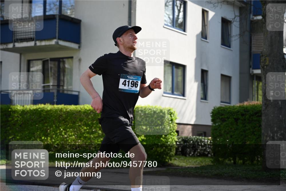 12.04.2026 - 45. Internationalen Wilhelmsburger Insellauf J. Mangold http://msf.ph/oto/9457780 12.04.2026 10:33:56 Ziel 2632, 2504, 4196, 5238, 5239, 5294, 3841, 3605, 2547, 3424, 3924, 4493, 4493, 3945, 3613, 2270, 4555, 2472, 2559, 3636, 3929, 5480, 3042, 3065, 2123 meine-sportfotos.de