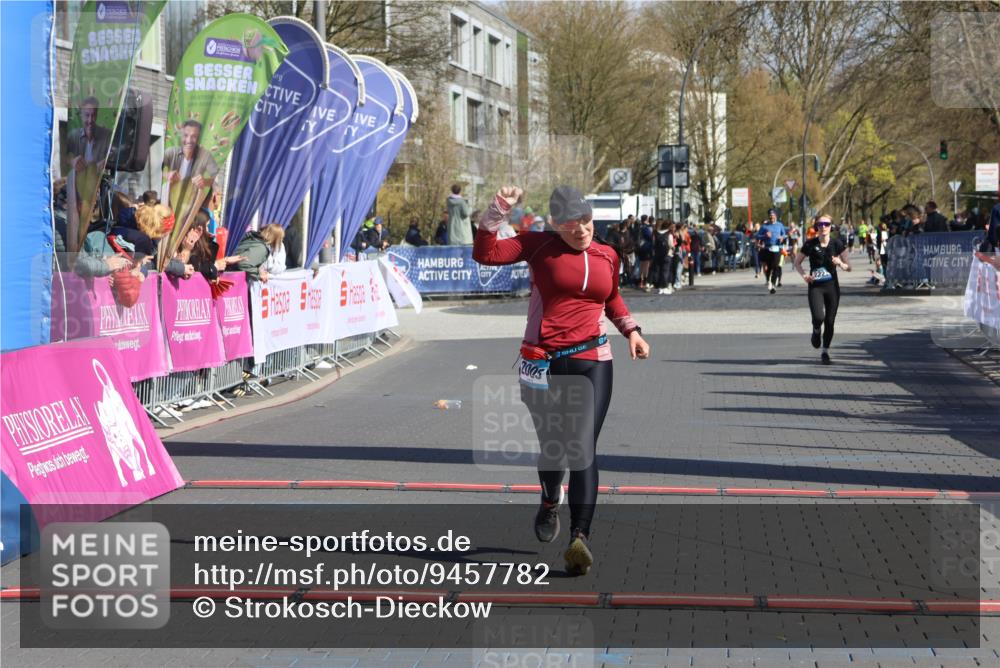 12.04.2026 - 45. Internationalen Wilhelmsburger Insellauf Strokosch-Dieckow http://msf.ph/oto/9457782 12.04.2026 11:04:18 Ziel 2005 meine-sportfotos.de