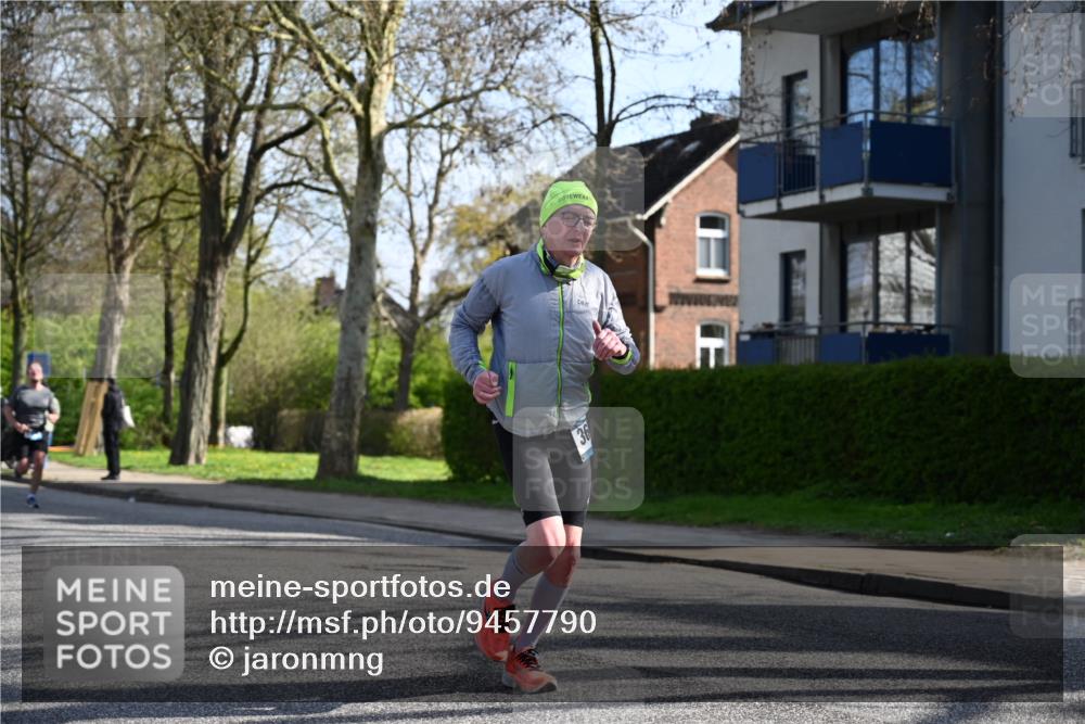 12.04.2026 - 45. Internationalen Wilhelmsburger Insellauf J. Mangold http://msf.ph/oto/9457790 12.04.2026 10:34:00 Ziel 4196, 5238, 5239, 5294, 3841, 3605, 2547, 3424, 3924, 4493, 3945, 3613, 2270, 4555, 2472, 2559, 3636, 3929, 5480, 3042, 3065, 2123, 3485 meine-sportfotos.de