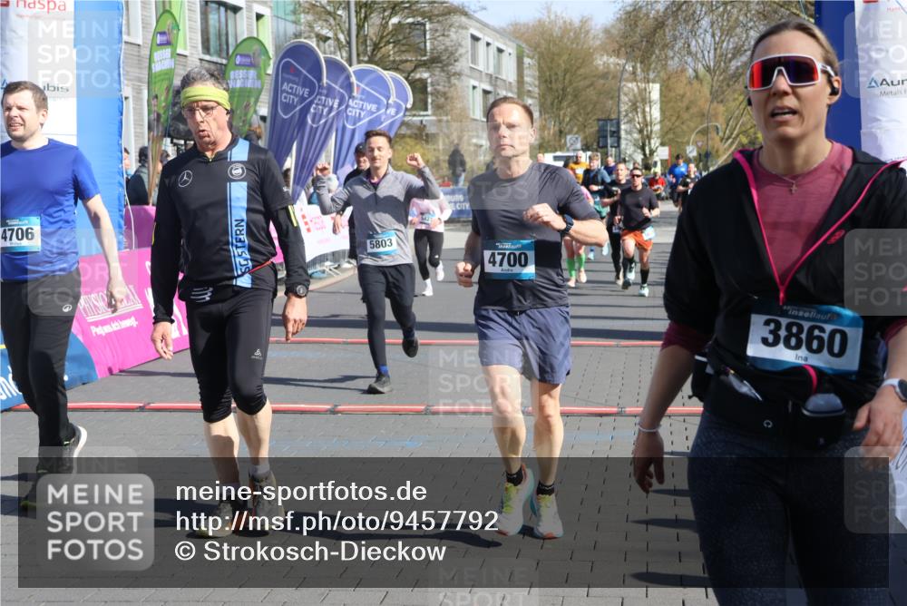 12.04.2026 - 45. Internationalen Wilhelmsburger Insellauf Strokosch-Dieckow http://msf.ph/oto/9457792 12.04.2026 10:47:11 Ziel 5538, 4706, 4700, 5803, 2206, 5421, 5626 meine-sportfotos.de