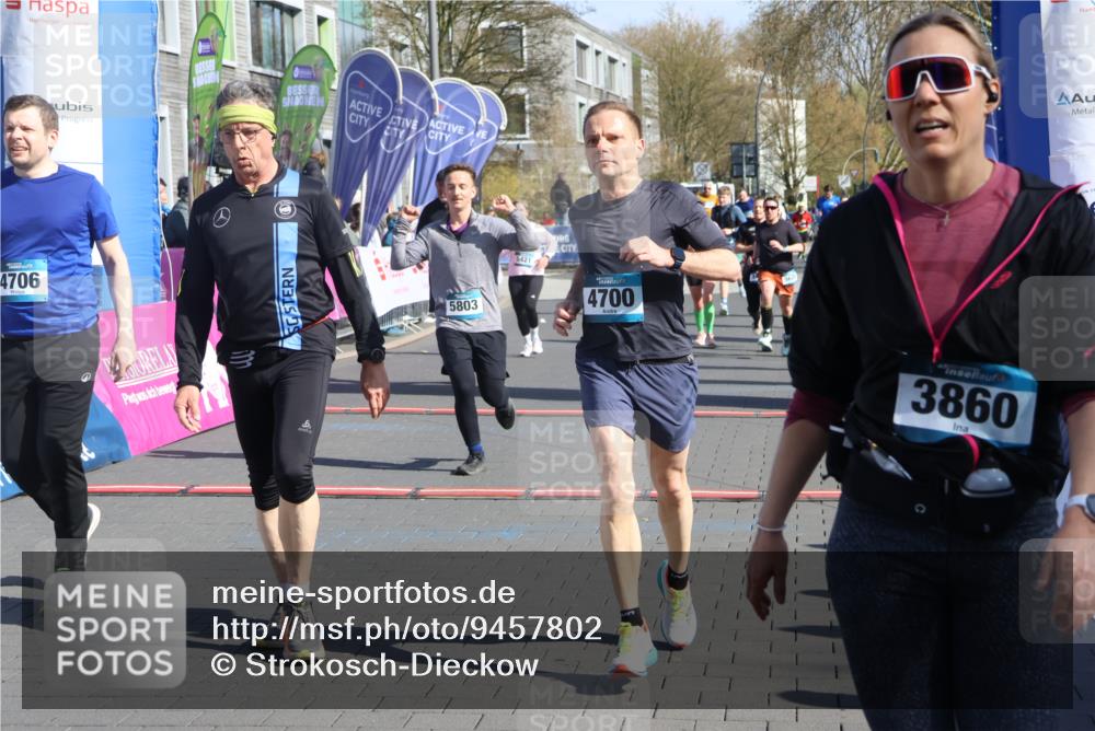 12.04.2026 - 45. Internationalen Wilhelmsburger Insellauf Strokosch-Dieckow http://msf.ph/oto/9457802 12.04.2026 10:47:11 Ziel 5538, 4706, 4700, 5803, 2206, 5421, 5626 meine-sportfotos.de