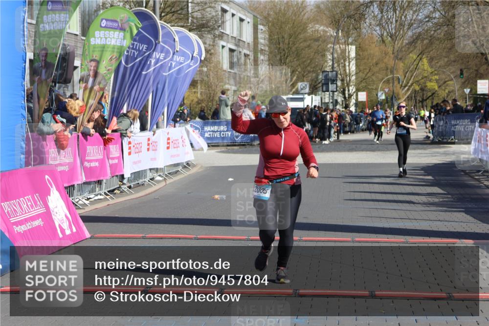 12.04.2026 - 45. Internationalen Wilhelmsburger Insellauf Strokosch-Dieckow http://msf.ph/oto/9457804 12.04.2026 11:04:18 Ziel 2005 meine-sportfotos.de