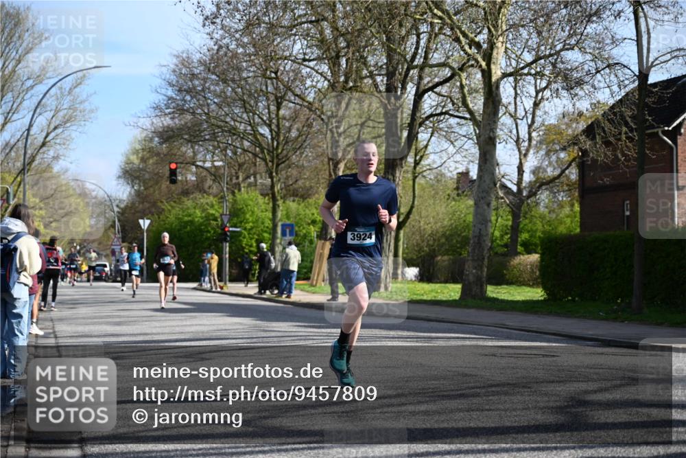 12.04.2026 - 45. Internationalen Wilhelmsburger Insellauf J. Mangold http://msf.ph/oto/9457809 12.04.2026 10:34:05 Ziel 3841, 3605, 2547, 3424, 3924, 4493, 3945, 3613, 2270, 4555, 2472, 2559, 3636, 3929, 5480, 3042, 3065, 2123, 3485, 3133, 4807, 3385 meine-sportfotos.de