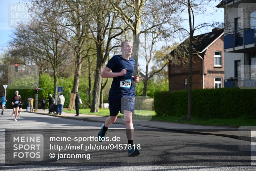 12.04.2026 - 45. Internationalen Wilhelmsburger Insellauf J. Mangold http://msf.ph/oto/9457818 12.04.2026 10:34:06 Ziel 3841, 3605, 2547, 3424, 3924, 4493, 3945, 3613, 2270, 4555, 2472, 2559, 3636, 3929, 5480, 3042, 3065, 2123, 2123, 3485, 3133, 4807, 3385 meine-sportfotos.de