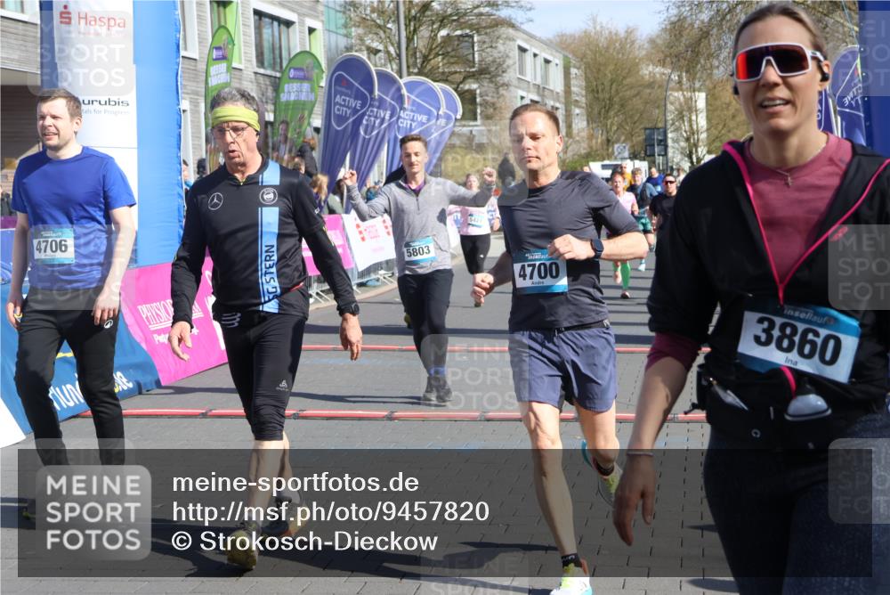 12.04.2026 - 45. Internationalen Wilhelmsburger Insellauf Strokosch-Dieckow http://msf.ph/oto/9457820 12.04.2026 10:47:12 Ziel 5538, 4706, 4700, 5803, 2206, 5421, 5626, 3493, 3494 meine-sportfotos.de