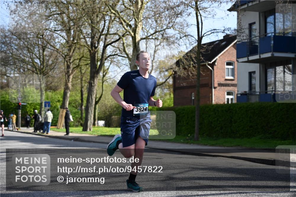 12.04.2026 - 45. Internationalen Wilhelmsburger Insellauf J. Mangold http://msf.ph/oto/9457822 12.04.2026 10:34:06 Ziel 3841, 3605, 2547, 3424, 3924, 4493, 3945, 3613, 2270, 4555, 2472, 2559, 3636, 3929, 5480, 3042, 3065, 2123, 2123, 3485, 3133, 4807, 3385 meine-sportfotos.de