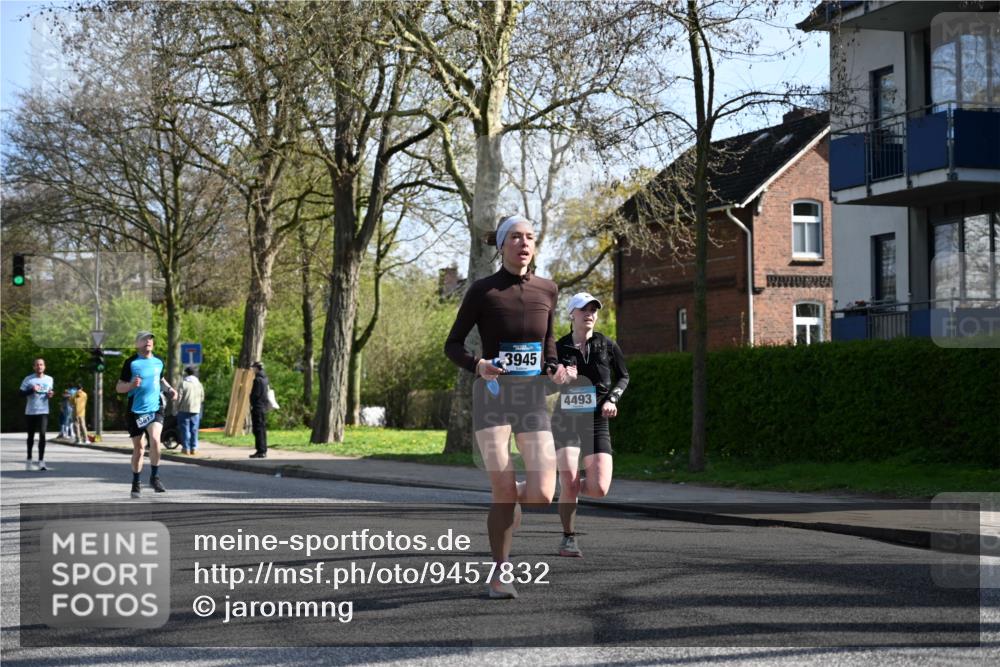 12.04.2026 - 45. Internationalen Wilhelmsburger Insellauf J. Mangold http://msf.ph/oto/9457832 12.04.2026 10:34:11 Ziel 3605, 2547, 3424, 3924, 4493, 3945, 3613, 2270, 4555, 2472, 2559, 3636, 3929, 3929, 5480, 3042, 3065, 2123, 3485, 3133, 4807, 3385, 2402, 2917, 2459, 2488, 2482, 4108 meine-sportfotos.de