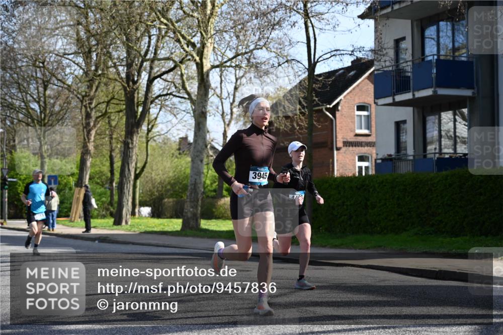 12.04.2026 - 45. Internationalen Wilhelmsburger Insellauf J. Mangold http://msf.ph/oto/9457836 12.04.2026 10:34:12 Ziel 2547, 3424, 3924, 4493, 3945, 3613, 2270, 4555, 2472, 2559, 3636, 3929, 5480, 3042, 3065, 2123, 3485, 3485, 3133, 4807, 3385, 2402, 2917, 2459, 2488, 2482, 4108, 3324 meine-sportfotos.de