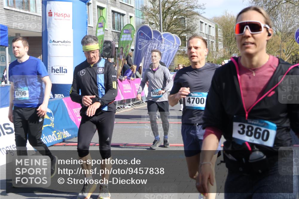 12.04.2026 - 45. Internationalen Wilhelmsburger Insellauf Strokosch-Dieckow http://msf.ph/oto/9457838 12.04.2026 10:47:12 Ziel 5538, 4706, 4700, 5803, 2206, 5421, 5626, 3493, 3494 meine-sportfotos.de