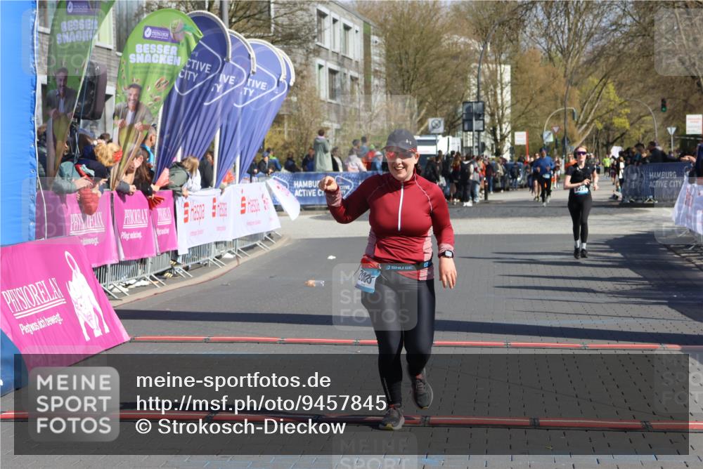 12.04.2026 - 45. Internationalen Wilhelmsburger Insellauf Strokosch-Dieckow http://msf.ph/oto/9457845 12.04.2026 11:04:19 Ziel 2005 meine-sportfotos.de