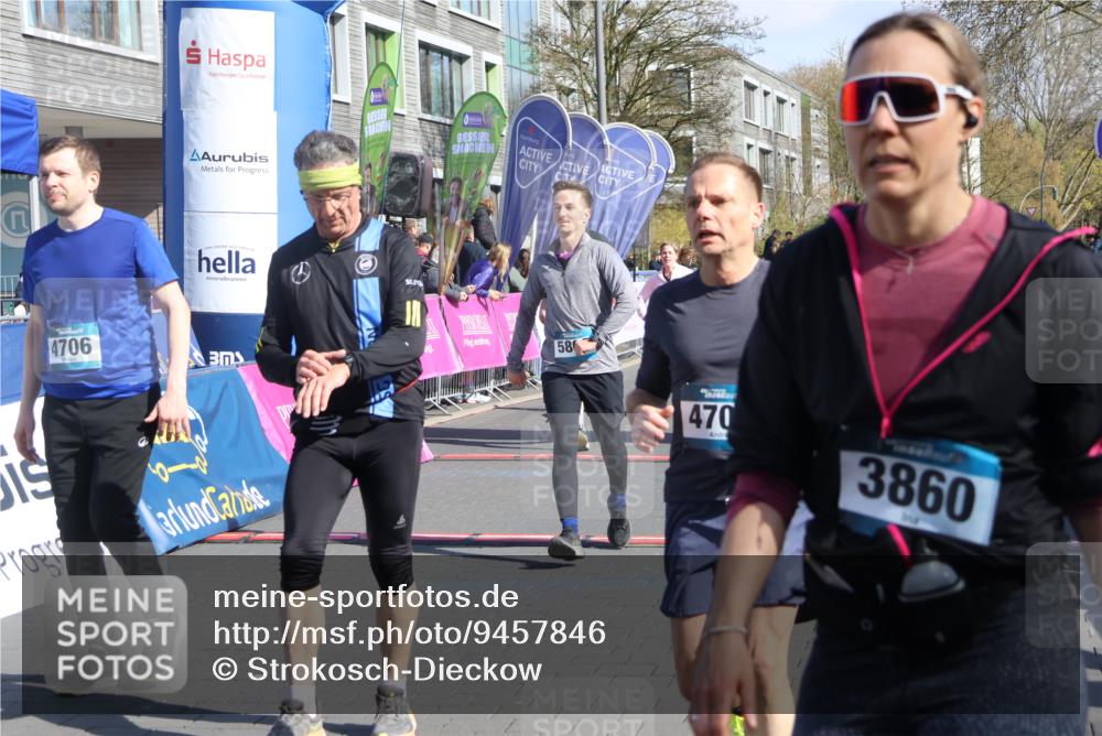 12.04.2026 - 45. Internationalen Wilhelmsburger Insellauf Strokosch-Dieckow http://msf.ph/oto/9457846 12.04.2026 10:47:12 Ziel 5538, 4706, 4700, 5803, 2206, 5421, 5626, 3493, 3494 meine-sportfotos.de