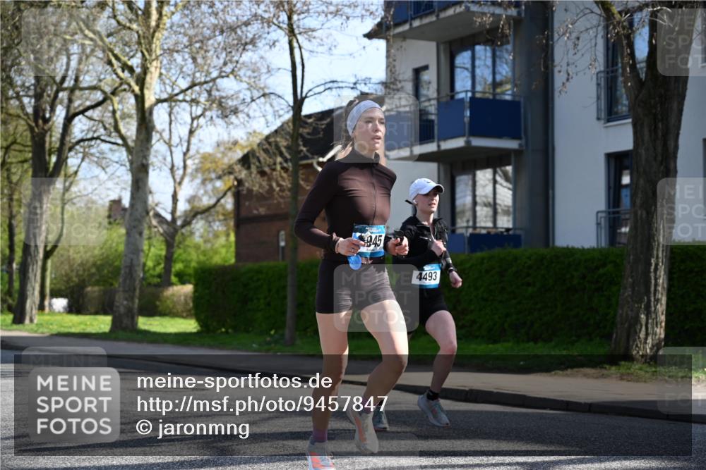 12.04.2026 - 45. Internationalen Wilhelmsburger Insellauf J. Mangold http://msf.ph/oto/9457847 12.04.2026 10:34:12 Ziel 2547, 3424, 3924, 4493, 3945, 3613, 2270, 4555, 2472, 2559, 3636, 3929, 5480, 3042, 3065, 2123, 3485, 3485, 3133, 4807, 3385, 2402, 2917, 2459, 2488, 2482, 4108, 3324 meine-sportfotos.de