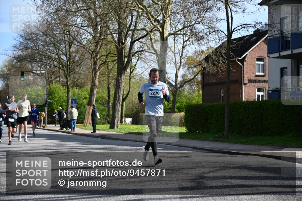 12.04.2026 - 45. Internationalen Wilhelmsburger Insellauf J. Mangold http://msf.ph/oto/9457871 12.04.2026 10:34:18 Ziel 4493, 3945, 3613, 2270, 4555, 2472, 2559, 3636, 3929, 5480, 3042, 3065, 2123, 2123, 3485, 3133, 4807, 3385, 2402, 2917, 2459, 2488, 2482, 4108, 3324, 5492 meine-sportfotos.de