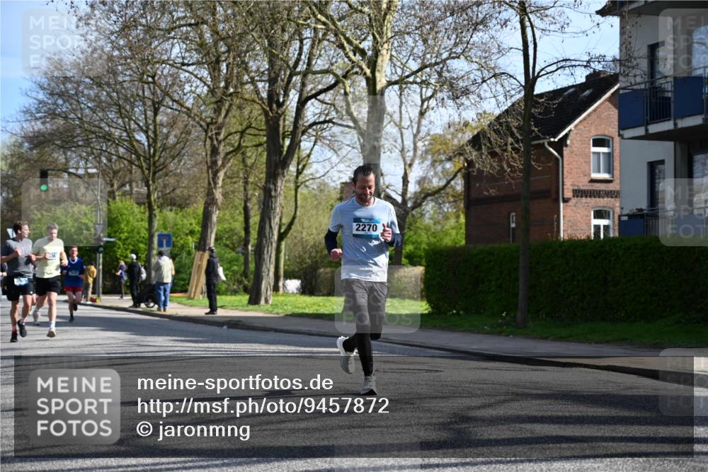 12.04.2026 - 45. Internationalen Wilhelmsburger Insellauf J. Mangold http://msf.ph/oto/9457872 12.04.2026 10:34:18 Ziel 4493, 3945, 3613, 2270, 4555, 2472, 2559, 3636, 3929, 5480, 3042, 3065, 2123, 2123, 3485, 3133, 4807, 3385, 2402, 2917, 2459, 2488, 2482, 4108, 3324, 5492 meine-sportfotos.de