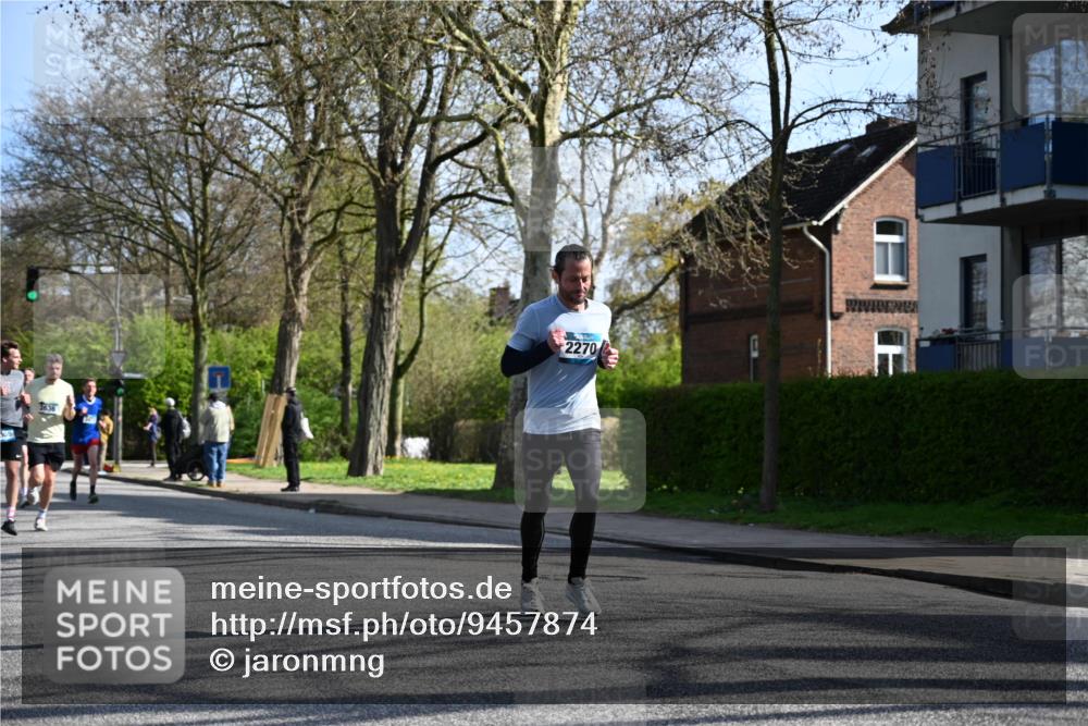 12.04.2026 - 45. Internationalen Wilhelmsburger Insellauf J. Mangold http://msf.ph/oto/9457874 12.04.2026 10:34:18 Ziel 4493, 3945, 3613, 2270, 4555, 2472, 2559, 3636, 3929, 5480, 3042, 3065, 2123, 2123, 3485, 3133, 4807, 3385, 2402, 2917, 2459, 2488, 2482, 4108, 3324, 5492 meine-sportfotos.de