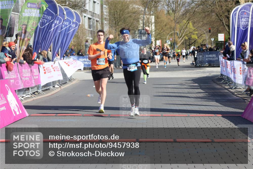 12.04.2026 - 45. Internationalen Wilhelmsburger Insellauf Strokosch-Dieckow http://msf.ph/oto/9457938 12.04.2026 11:04:33 Ziel 3027, 3015 meine-sportfotos.de