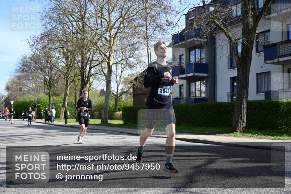 12.04.2026 - 45. Internationalen Wilhelmsburger Insellauf J. Mangold http://msf.ph/oto/9457950 12.04.2026 10:34:28 Ziel 3613, 2270, 4555, 2472, 2559, 3636, 3929, 5480, 3042, 3065, 2123, 3485, 3133, 4807, 3385, 3385, 2402, 2917, 2459, 2488, 2482, 4108, 3324, 5492, 5036, 5048, 2423, 2814, 4000, 5551 meine-sportfotos.de