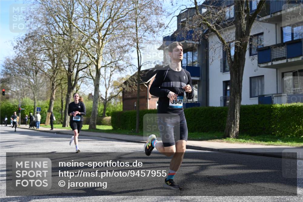 12.04.2026 - 45. Internationalen Wilhelmsburger Insellauf J. Mangold http://msf.ph/oto/9457955 12.04.2026 10:34:29 Ziel 2270, 4555, 2472, 2559, 3636, 3929, 5480, 3042, 3065, 2123, 3485, 3133, 4807, 3385, 2402, 2917, 2459, 2488, 2482, 4108, 3324, 5492, 5036, 5048, 2423, 2814, 4000, 5551, 4109 meine-sportfotos.de