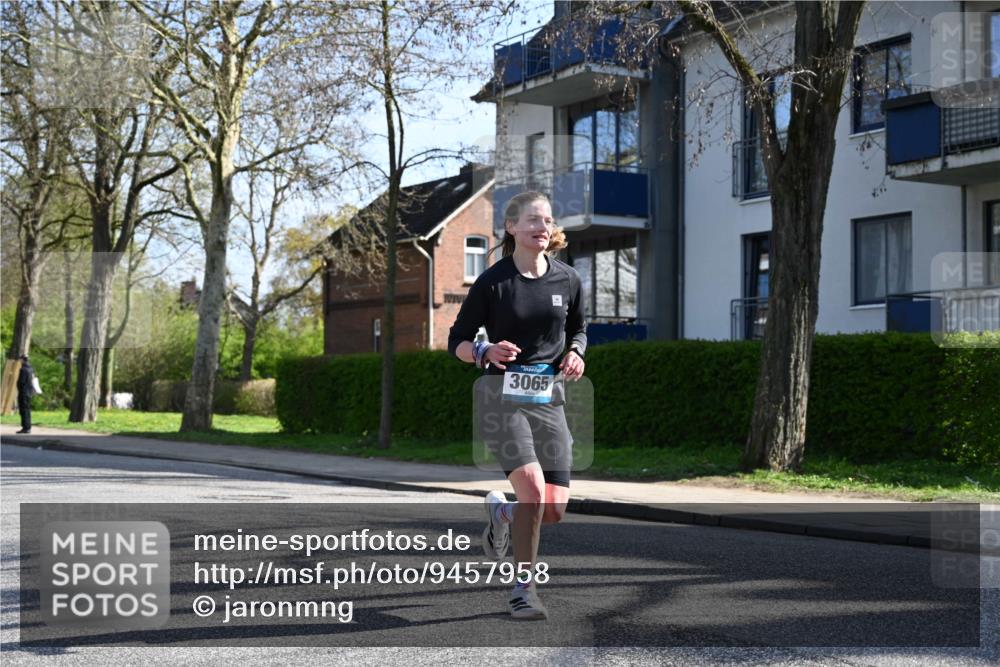 12.04.2026 - 45. Internationalen Wilhelmsburger Insellauf J. Mangold http://msf.ph/oto/9457958 12.04.2026 10:34:30 Ziel 2270, 4555, 2472, 2559, 3636, 3929, 5480, 3042, 3065, 2123, 3485, 3133, 4807, 3385, 2402, 2917, 2459, 2488, 2482, 4108, 3324, 5492, 5036, 5048, 2423, 2814, 4000, 5551, 4109 meine-sportfotos.de