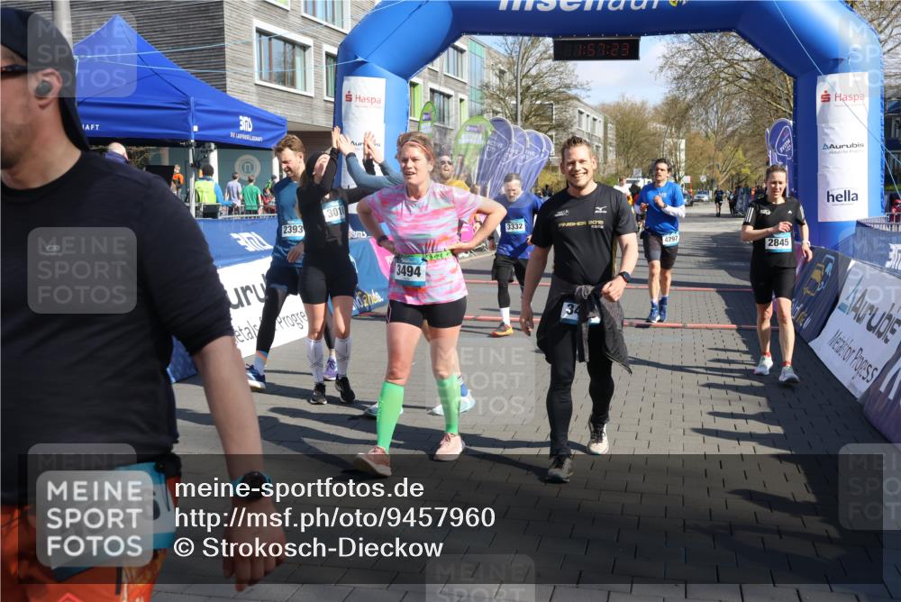 12.04.2026 - 45. Internationalen Wilhelmsburger Insellauf Strokosch-Dieckow http://msf.ph/oto/9457960 12.04.2026 10:47:21 Ziel 3010, 3854, 2393, 2845, 3332, 3349, 4297 meine-sportfotos.de