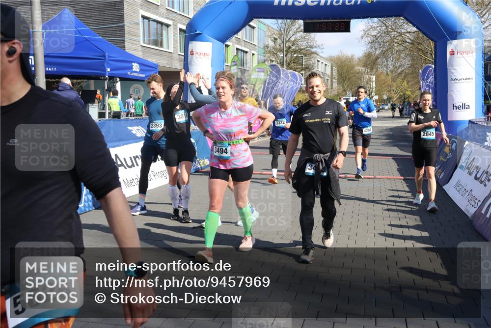 12.04.2026 - 45. Internationalen Wilhelmsburger Insellauf Strokosch-Dieckow http://msf.ph/oto/9457969 12.04.2026 10:47:21 Ziel 3010, 3854, 2393, 2845, 3332, 3349, 4297 meine-sportfotos.de
