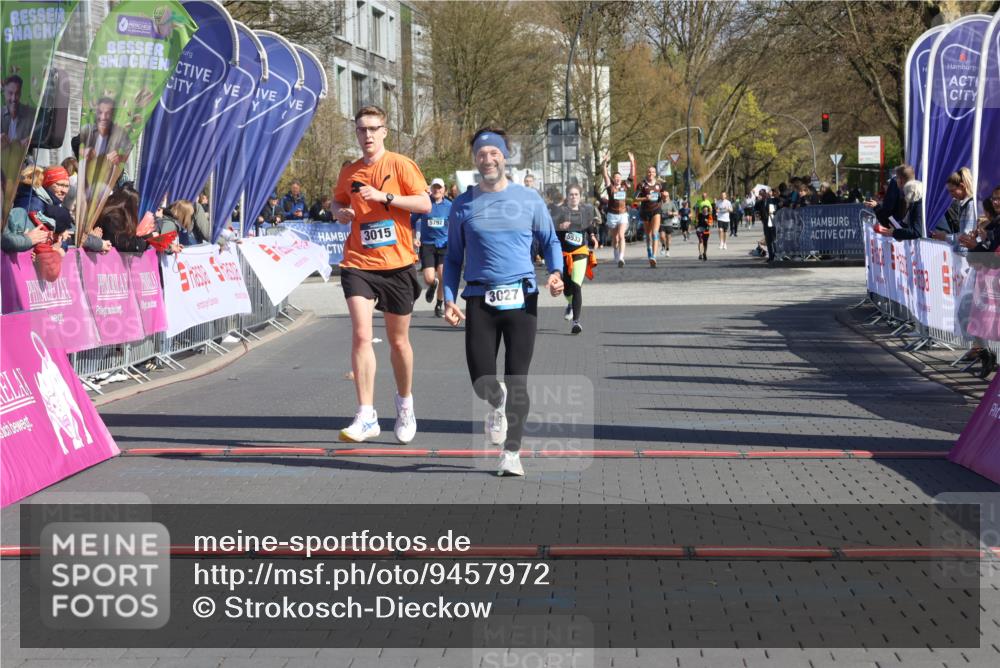 12.04.2026 - 45. Internationalen Wilhelmsburger Insellauf Strokosch-Dieckow http://msf.ph/oto/9457972 12.04.2026 11:04:34 Ziel 3027, 3015 meine-sportfotos.de