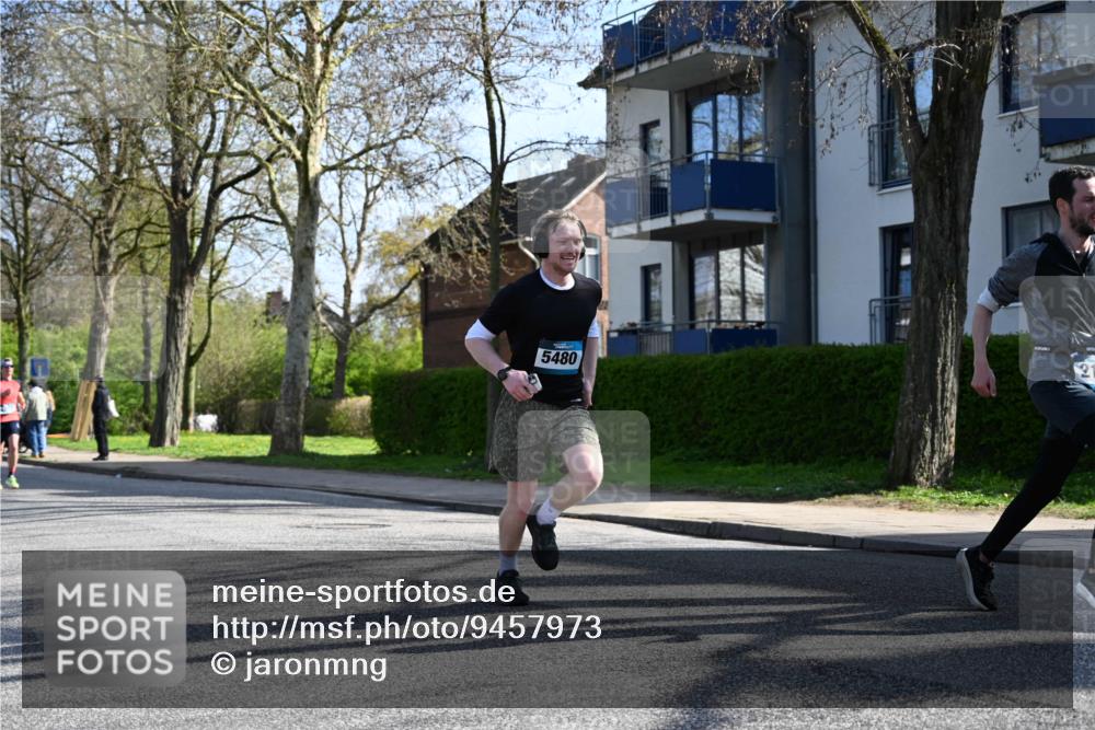 12.04.2026 - 45. Internationalen Wilhelmsburger Insellauf J. Mangold http://msf.ph/oto/9457973 12.04.2026 10:34:35 Ziel 3929, 5480, 3042, 3065, 2123, 3485, 3133, 4807, 3385, 2402, 2917, 2459, 2488, 2482, 4108, 3324, 5492, 5036, 5048, 2423, 2814, 4000, 5551, 4109, 2497 meine-sportfotos.de