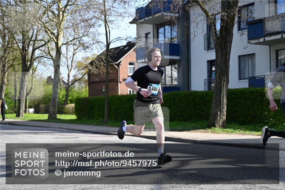 12.04.2026 - 45. Internationalen Wilhelmsburger Insellauf J. Mangold http://msf.ph/oto/9457975 12.04.2026 10:34:36 Ziel 3929, 5480, 3042, 3065, 2123, 3485, 3133, 4807, 3385, 2402, 2917, 2459, 2488, 2482, 4108, 3324, 3324, 5492, 5036, 5048, 2423, 2814, 4000, 4000, 5551, 4109, 2497, 2583 meine-sportfotos.de