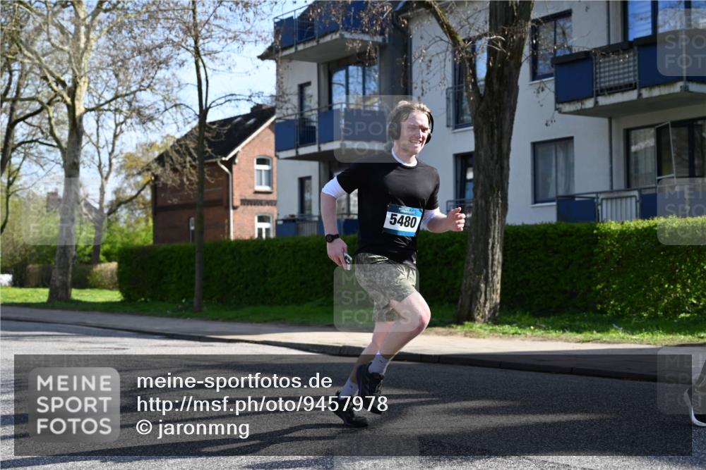 12.04.2026 - 45. Internationalen Wilhelmsburger Insellauf J. Mangold http://msf.ph/oto/9457978 12.04.2026 10:34:36 Ziel 3929, 5480, 3042, 3065, 2123, 3485, 3133, 4807, 3385, 2402, 2917, 2459, 2488, 2482, 4108, 3324, 3324, 5492, 5036, 5048, 2423, 2814, 4000, 4000, 5551, 4109, 2497, 2583 meine-sportfotos.de