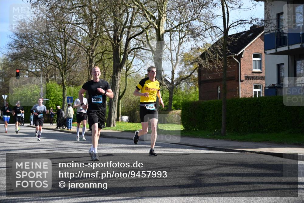 12.04.2026 - 45. Internationalen Wilhelmsburger Insellauf J. Mangold http://msf.ph/oto/9457993 12.04.2026 10:34:41 Ziel 2123, 3485, 3133, 4807, 3385, 2402, 2917, 2459, 2488, 2482, 4108, 3324, 5492, 5036, 5048, 2423, 2814, 4000, 5551, 4109, 4109, 2497, 2583, 3759, 4127 meine-sportfotos.de