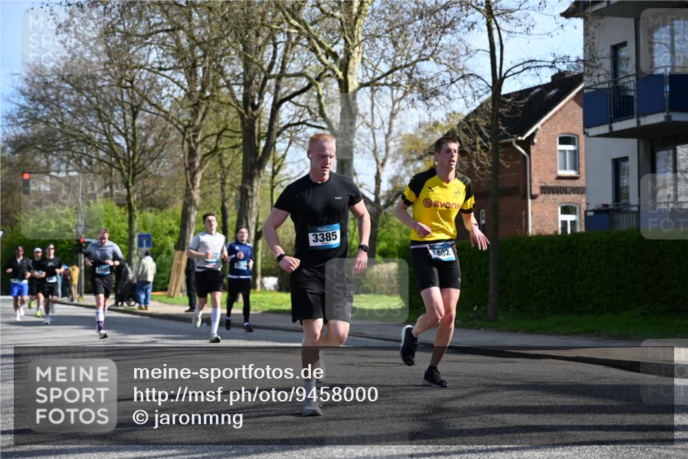 12.04.2026 - 45. Internationalen Wilhelmsburger Insellauf J. Mangold http://msf.ph/oto/9458000 12.04.2026 10:34:41 Ziel 2123, 3485, 3133, 4807, 3385, 2402, 2917, 2459, 2488, 2482, 4108, 3324, 5492, 5036, 5048, 2423, 2814, 4000, 5551, 4109, 4109, 2497, 2583, 3759, 4127 meine-sportfotos.de