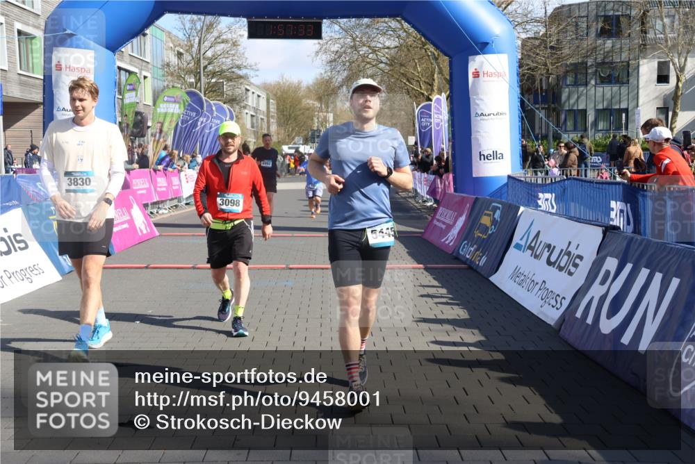 12.04.2026 - 45. Internationalen Wilhelmsburger Insellauf Strokosch-Dieckow http://msf.ph/oto/9458001 12.04.2026 10:47:32 Ziel 3098, 5445, 4992, 3450, 5054 meine-sportfotos.de