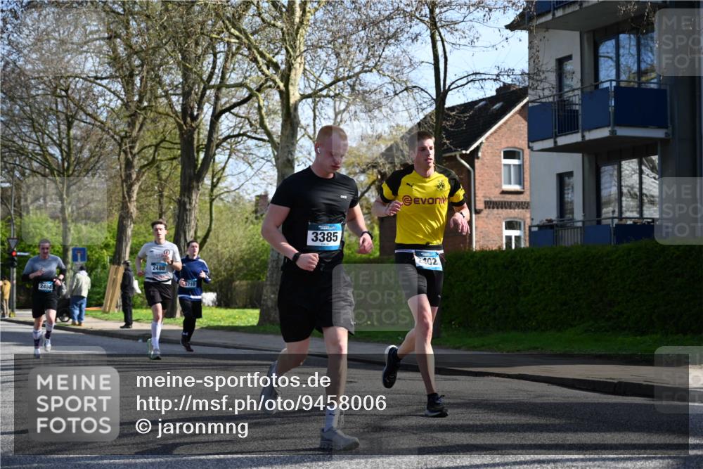 12.04.2026 - 45. Internationalen Wilhelmsburger Insellauf J. Mangold http://msf.ph/oto/9458006 12.04.2026 10:34:42 Ziel 2123, 3485, 3133, 4807, 3385, 2402, 2917, 2459, 2488, 2482, 4108, 3324, 5492, 5036, 5048, 2423, 2814, 4000, 5551, 4109, 2497, 2583, 3759, 4127 meine-sportfotos.de