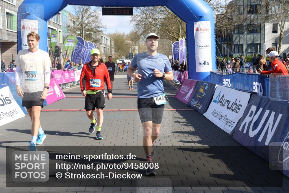 12.04.2026 - 45. Internationalen Wilhelmsburger Insellauf Strokosch-Dieckow http://msf.ph/oto/9458008 12.04.2026 10:47:32 Ziel 3098, 5445, 4992, 3450, 5054 meine-sportfotos.de
