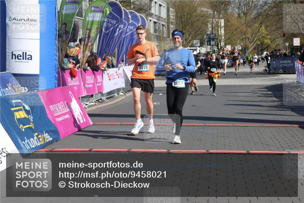 12.04.2026 - 45. Internationalen Wilhelmsburger Insellauf Strokosch-Dieckow http://msf.ph/oto/9458021 12.04.2026 11:04:35 Ziel 3027, 3015 meine-sportfotos.de
