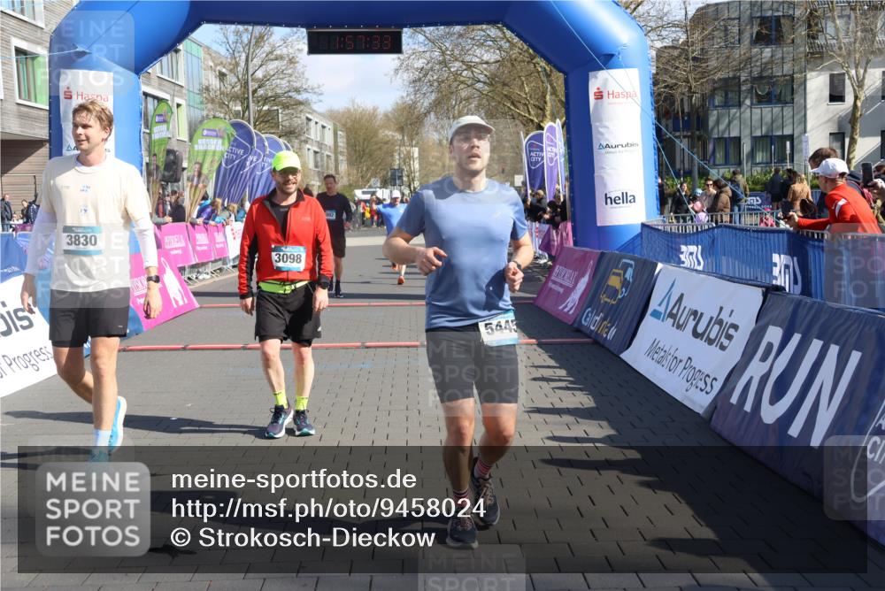 12.04.2026 - 45. Internationalen Wilhelmsburger Insellauf Strokosch-Dieckow http://msf.ph/oto/9458024 12.04.2026 10:47:32 Ziel 3098, 5445, 4992, 3450, 5054 meine-sportfotos.de