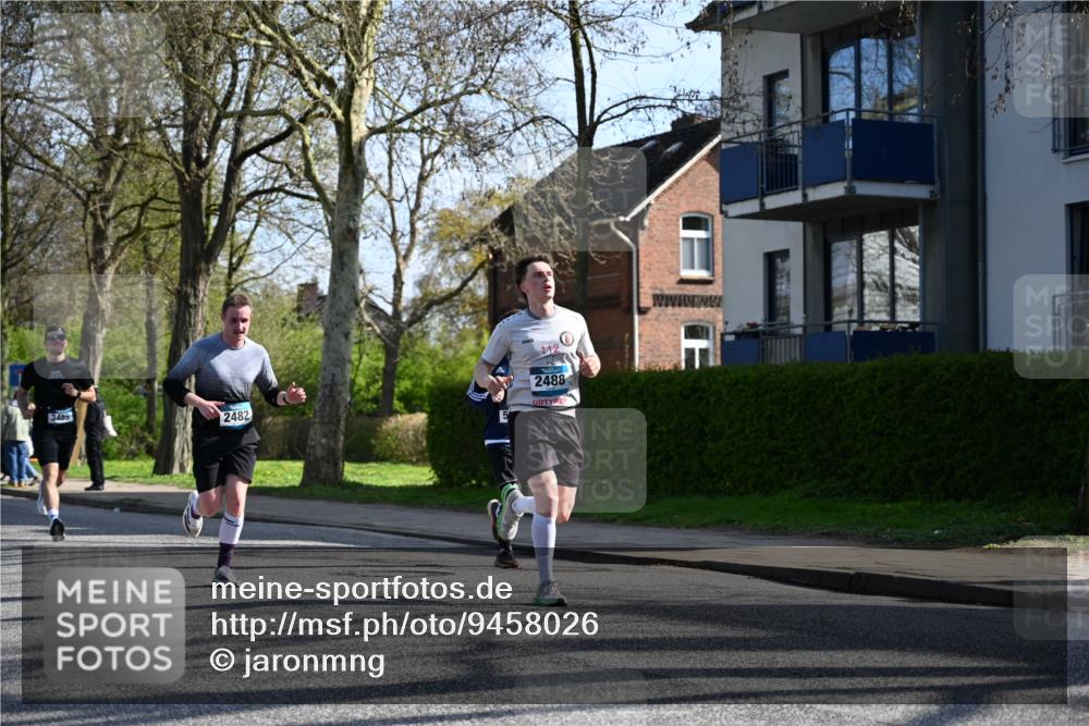 12.04.2026 - 45. Internationalen Wilhelmsburger Insellauf J. Mangold http://msf.ph/oto/9458026 12.04.2026 10:34:44 Ziel 3485, 3133, 4807, 3385, 2402, 2917, 2459, 2488, 2482, 4108, 3324, 5492, 5036, 5048, 5036, 5048, 2423, 2814, 4000, 5551, 4109, 2497, 2497, 2583, 3759, 4127, 5523 meine-sportfotos.de