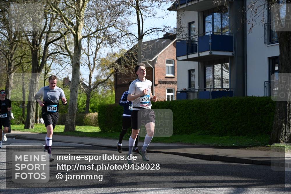 12.04.2026 - 45. Internationalen Wilhelmsburger Insellauf J. Mangold http://msf.ph/oto/9458028 12.04.2026 10:34:44 Ziel 3485, 3133, 4807, 3385, 2402, 2917, 2459, 2488, 2482, 4108, 3324, 5492, 5036, 5048, 5036, 5048, 2423, 2814, 4000, 5551, 4109, 2497, 2497, 2583, 3759, 4127, 5523 meine-sportfotos.de