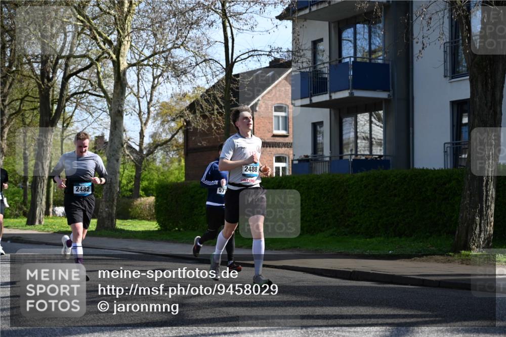 12.04.2026 - 45. Internationalen Wilhelmsburger Insellauf J. Mangold http://msf.ph/oto/9458029 12.04.2026 10:34:44 Ziel 3485, 3133, 4807, 3385, 2402, 2917, 2459, 2488, 2482, 4108, 3324, 5492, 5036, 5048, 5036, 5048, 2423, 2814, 4000, 5551, 4109, 2497, 2497, 2583, 3759, 4127, 5523 meine-sportfotos.de