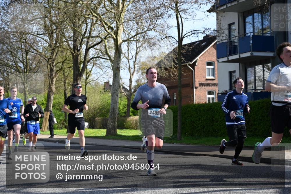 12.04.2026 - 45. Internationalen Wilhelmsburger Insellauf J. Mangold http://msf.ph/oto/9458034 12.04.2026 10:34:45 Ziel 3485, 3133, 4807, 3385, 2402, 2917, 2459, 2488, 2482, 4108, 3324, 5492, 5036, 5048, 2423, 2814, 4000, 5551, 4109, 2497, 2583, 3759, 4127, 5523 meine-sportfotos.de
