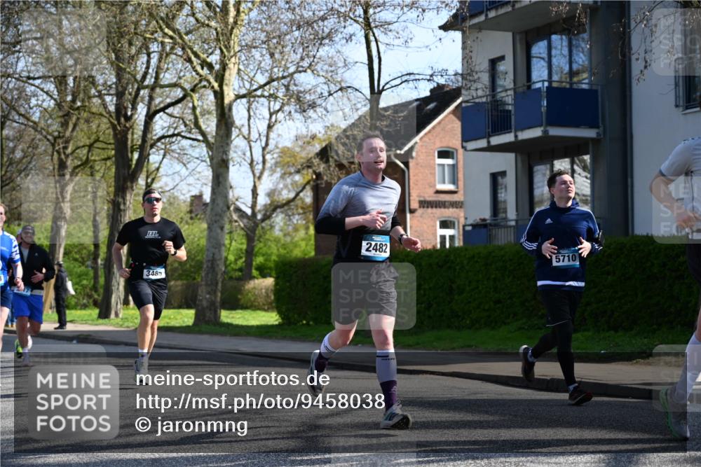 12.04.2026 - 45. Internationalen Wilhelmsburger Insellauf J. Mangold http://msf.ph/oto/9458038 12.04.2026 10:34:45 Ziel 3485, 3133, 4807, 3385, 2402, 2917, 2459, 2488, 2482, 4108, 3324, 5492, 5036, 5048, 2423, 2814, 4000, 5551, 4109, 2497, 2583, 3759, 4127, 5523 meine-sportfotos.de