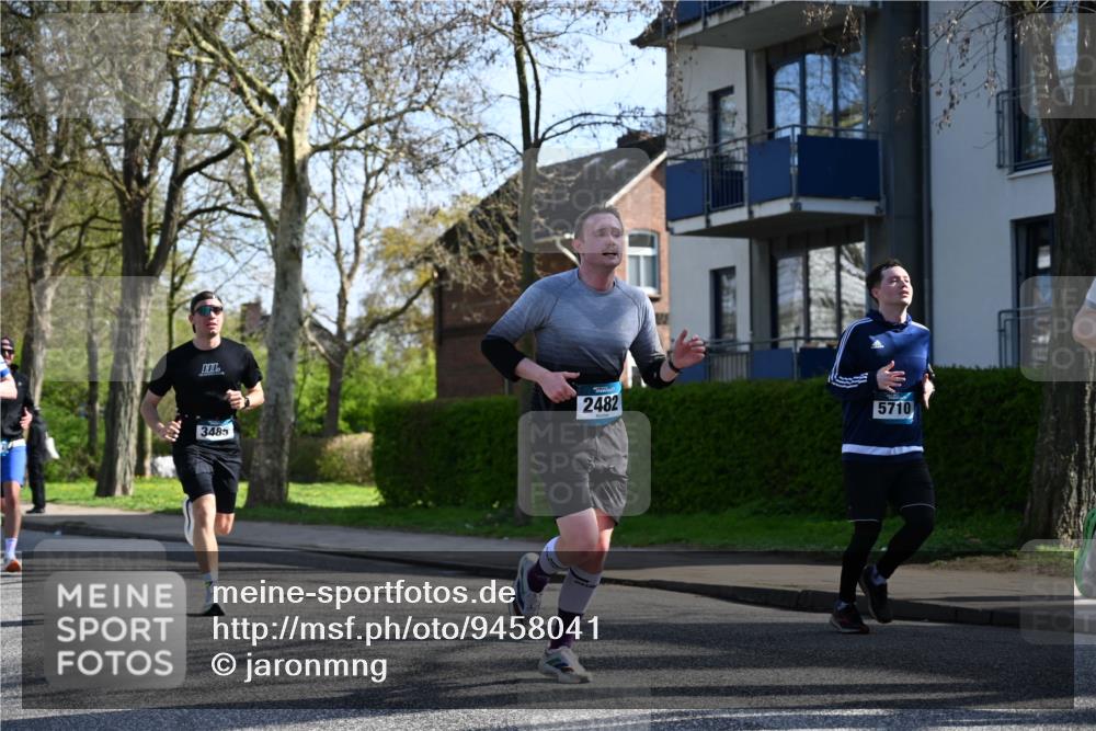 12.04.2026 - 45. Internationalen Wilhelmsburger Insellauf J. Mangold http://msf.ph/oto/9458041 12.04.2026 10:34:45 Ziel 3485, 3133, 4807, 3385, 2402, 2917, 2459, 2488, 2482, 4108, 3324, 5492, 5036, 5048, 2423, 2814, 4000, 5551, 4109, 2497, 2583, 3759, 4127, 5523 meine-sportfotos.de