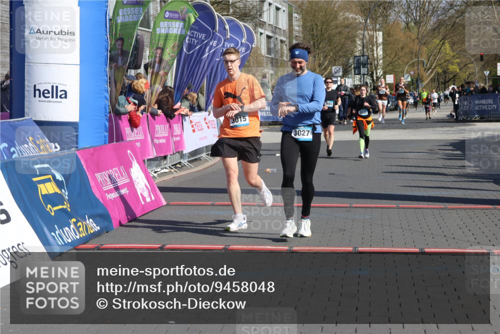 12.04.2026 - 45. Internationalen Wilhelmsburger Insellauf Strokosch-Dieckow http://msf.ph/oto/9458048 12.04.2026 11:04:35 Ziel 3027, 3015 meine-sportfotos.de