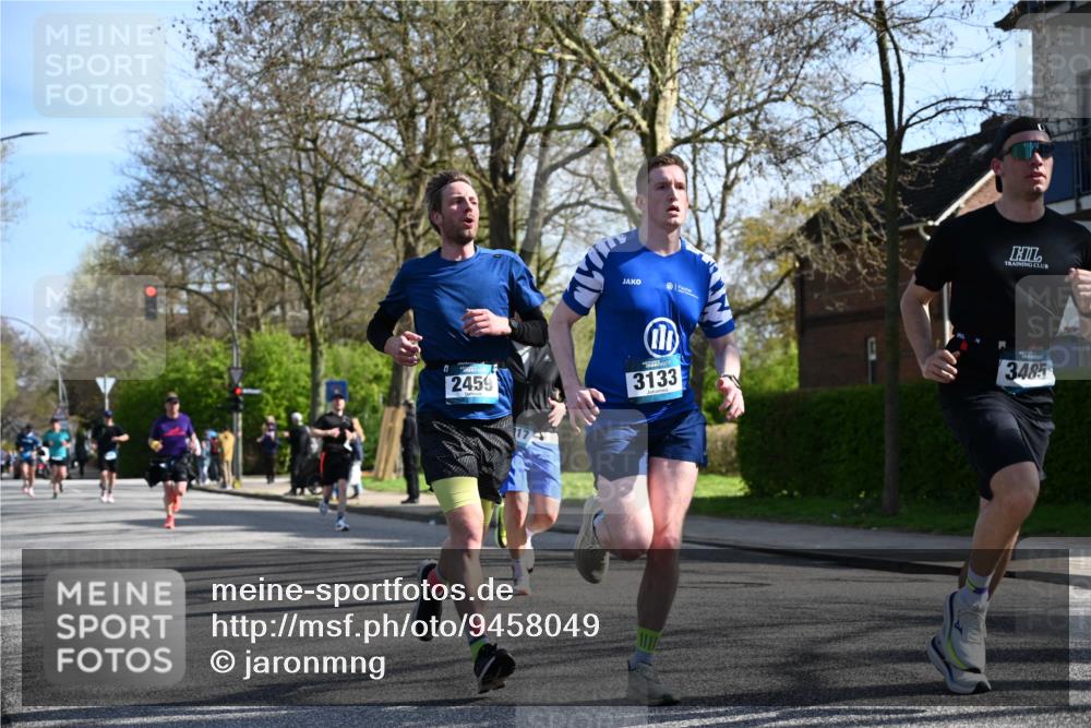 12.04.2026 - 45. Internationalen Wilhelmsburger Insellauf J. Mangold http://msf.ph/oto/9458049 12.04.2026 10:34:47 Ziel 3485, 3133, 4807, 3385, 2402, 2917, 2459, 2488, 2482, 4108, 3324, 5492, 5036, 5048, 2423, 2814, 4000, 5551, 4109, 2497, 2583, 3759, 4127, 5523, 4884 meine-sportfotos.de