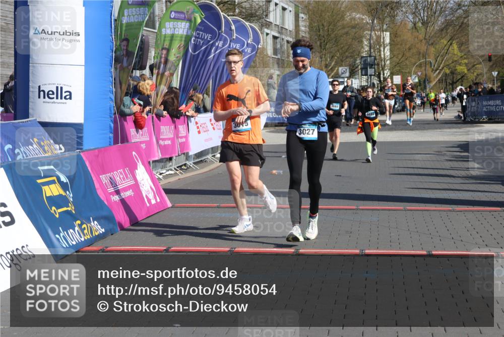 12.04.2026 - 45. Internationalen Wilhelmsburger Insellauf Strokosch-Dieckow http://msf.ph/oto/9458054 12.04.2026 11:04:35 Ziel 3027, 3015 meine-sportfotos.de