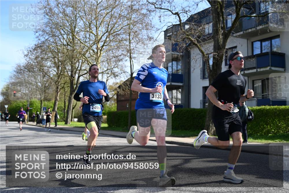 12.04.2026 - 45. Internationalen Wilhelmsburger Insellauf J. Mangold http://msf.ph/oto/9458059 12.04.2026 10:34:47 Ziel 3485, 3133, 4807, 3385, 2402, 2917, 2459, 2488, 2482, 4108, 3324, 5492, 5036, 5048, 2423, 2814, 4000, 5551, 4109, 2497, 2583, 3759, 4127, 5523, 4884 meine-sportfotos.de